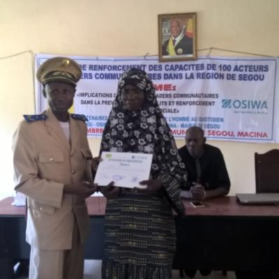 Remise Dattestation De Participation Par Le Prefet De Macina